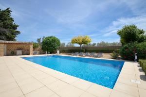 Villa confortable avec piscine privée à Uchaux