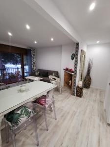 APARTAMENTO PORT DE RODA DE BARA -ROC SANT GAIETA