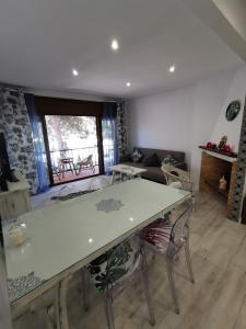 APARTAMENTO PORT DE RODA DE BARA -ROC SANT GAIETA