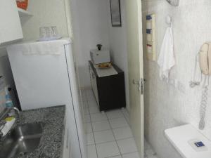 NA BEIRA MAR DE PAJUCARA - EDIFICO NEO 2- APARTAMENTO COM 02 QUARTOS - POSSUI VARANDA- VISTA LATERAL DO MAR- AVENIDA DOUTOR ANTONIO GOUVEIA 1081- CONSUMO ELETRICO É PAGO No CKECK-OUT 1KWH É 1,35 REIAS -TEM TELA DE PROTEÇÃO-