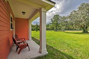 Pet-Friendly Palakta Duplex with Patio and Yard!