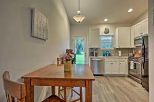 Pet-Friendly Palakta Duplex with Patio and Yard!