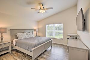 Bright and Airy Fort Myers Home with Pool Access!