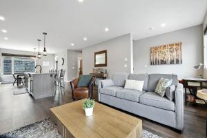 Spacious Modern Ski-in Ski-out with Hot Tub Townhouse