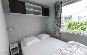 Campings Camping du Chateau Vert : photos des chambres