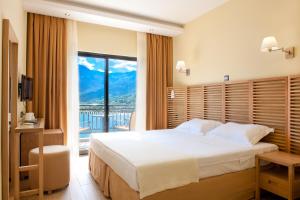 Double or Twin Room with Sea View