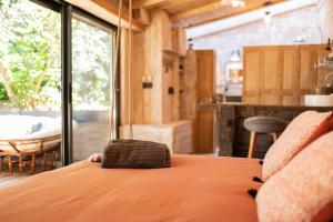 B&B / Chambres d'hotes Gite insolite Domaine ForRest Loire : photos des chambres