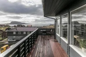 FaroeGuide seaview villa and apartment - Toftir