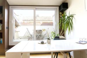 GeTheKey Borgo Terrace Apartment