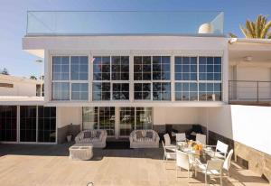 Refurbished Seafront Apartment