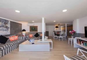 Refurbished Seafront Apartment