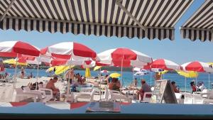 A2-apt w shared pool & balcony next to the beach 