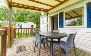 Campings Camping du Chateau Vert : photos des chambres