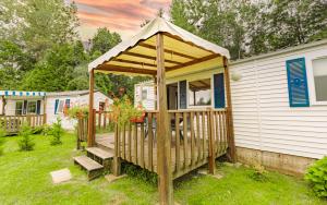 Campings Camping du Chateau Vert : photos des chambres
