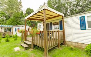 Campings Camping du Chateau Vert : photos des chambres