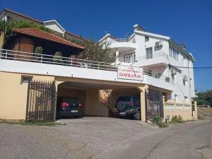 Apartments Šofranac - ثيث