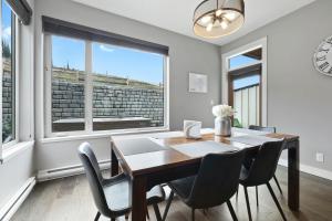 Spacious Modern Ski-in Ski-out with Hot Tub Townhouse