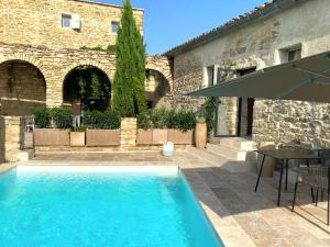 B&B / Chambres d'hotes La Maison des Vendangeurs - TABLE D'HOTES le soir du jeudi au lundi - Jacuzzi - Balneo SPA - ACCES PISCINE pour toutes les chambres sauf STUDIO COQUET- Piscine de mai a mi-octobre : photos des chambres