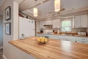 Sea Grape Inn 1- BEACHFRONT Property - Longboat Key