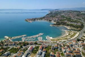 Apartment in Podstrana near the sea, river & mountain between Omis & Split