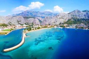 Apartment in Podstrana near the sea, river & mountain between Omis & Split