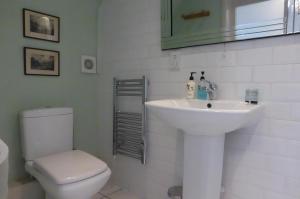 Deluxe Double Room room in The Crown Inn Kemerton