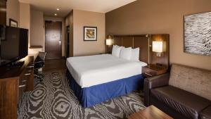 King Suite with Sofa Bed - Non-Smoking room in Best Western Plus Williston Hotel & Suites