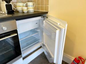 Stylish apartment with free parking, lift & views