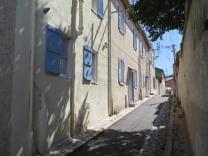 Appartements THE CREW HOUSE LA CIOTAT - Maison de pecheur en triplex 3 chambres et box privatif au dessus du Vieux Port : photos des chambres