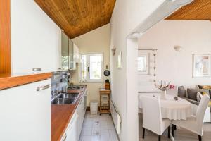 Indys Beach Apartments