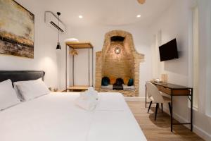 Curcumelli Luxury Suites - Portoni 1