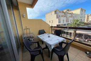 Appartements Appartement terrasse sur le port, piscine, tennis : photos des chambres