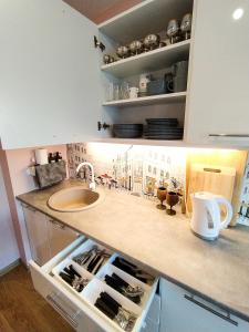 SUNSET Apartment Near Sea - Family Friendly space with Bath and Good Coffee