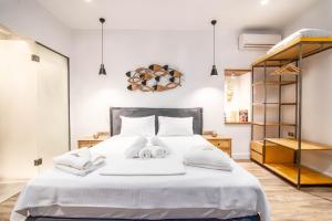 Curcumelli Luxury Suites - Portoni 2