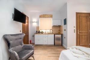 Curcumelli Luxury Suites - Portoni 2