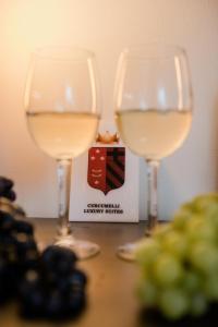 Curcumelli Luxury Suites - Portoni 2