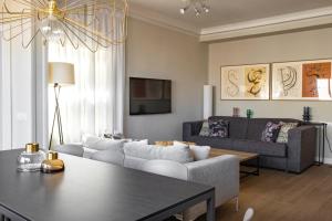 Three-Bedroom Apartment (6 Adults) room in Aspasios Rambla Catalunya Suites