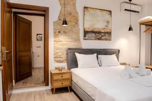 Curcumelli Luxury Suites - Portoni 1