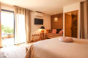 Maisons d'hotes Chambre d'hotes A Vadina Porticcio : Chambre Deluxe (2 Adultes + 1 Enfant)