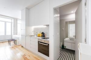 Flux Art Studio w AC & Balcony by LovelyStay