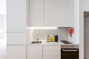 Flux Art Studio w AC & Balcony by LovelyStay