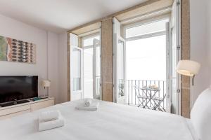 Flux Art Studio w AC & Balcony by LovelyStay