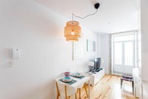 Flux Art Studio w AC & Balcony by LovelyStay