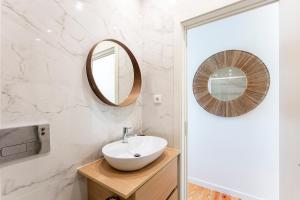 Central Studio with Pool & Patio by LovelyStay