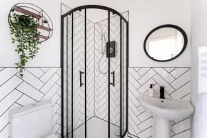 Near beach, Torquay Heights Modern Apartments, pet friendly