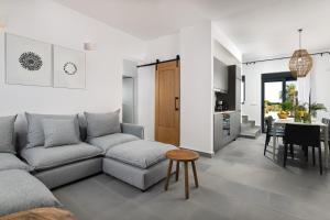 Seasand Villa - Luxury Pool Retreat - 150m Beach