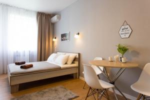 Modern studio beside metro Yaroslava Mudroho, Universytet - Chernyshevska str 95-7