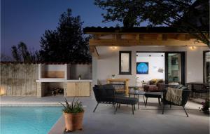 3 Bedroom Nice Home In Medulin