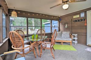 Roscommon Cabin with Fire Pit Walk to Higgins Lake!