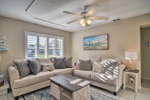 4 Mi to Indian Rocks Beach! Home w/ Screened Lanai